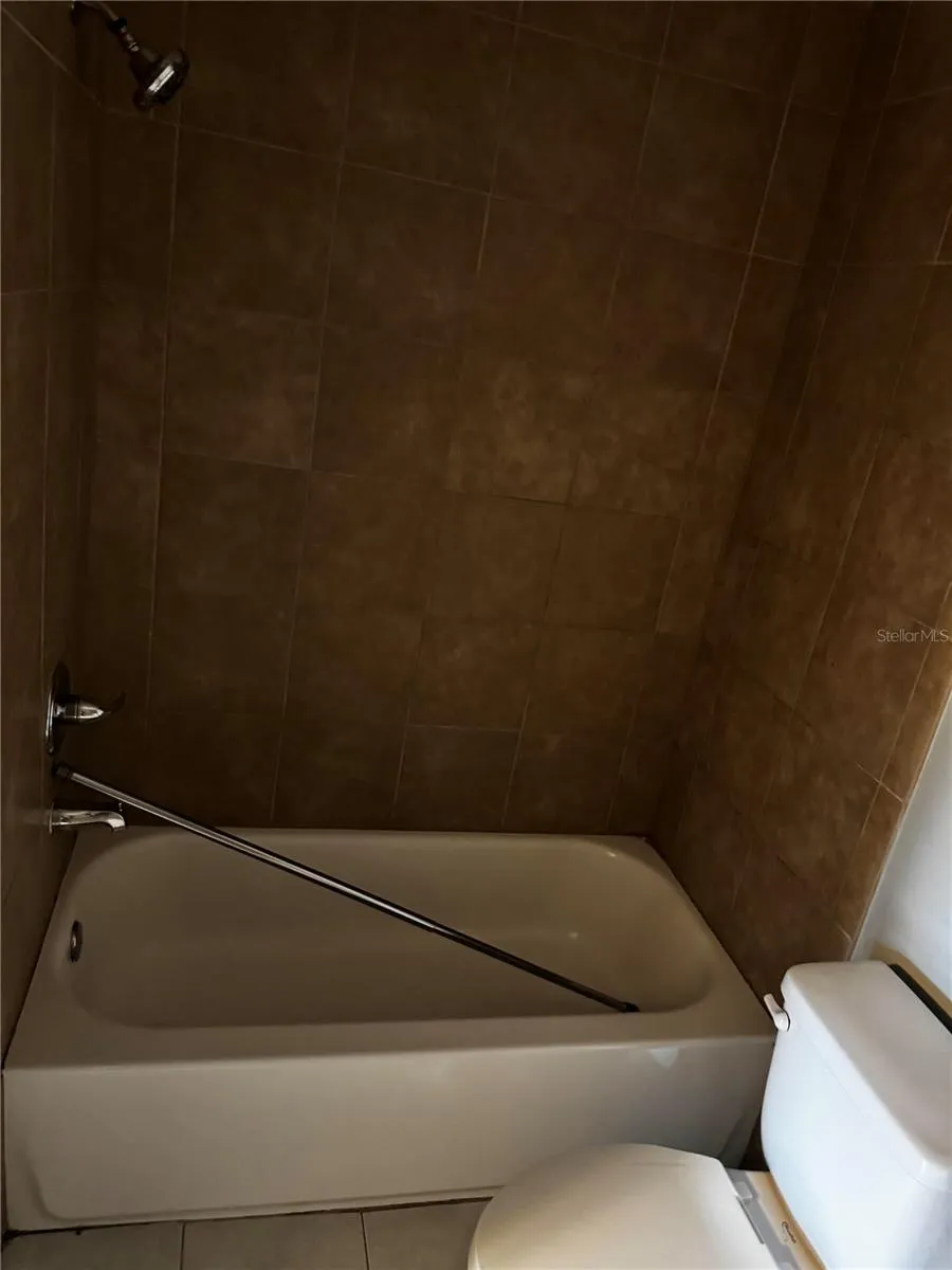 307 OAK ROSE LANE #201 Tampa, FL 33612