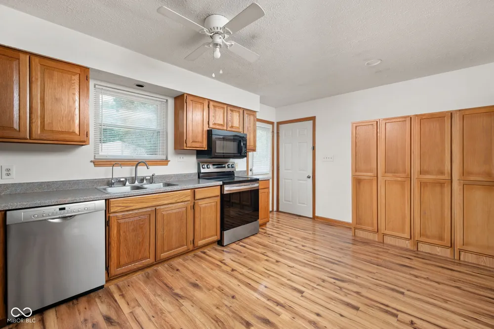 202 Levi Street Lizton, IN 46149
