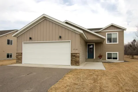 1709 Maple Leaf Lane