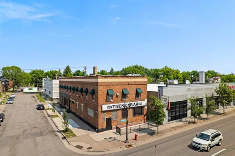 1533 University Avenue W