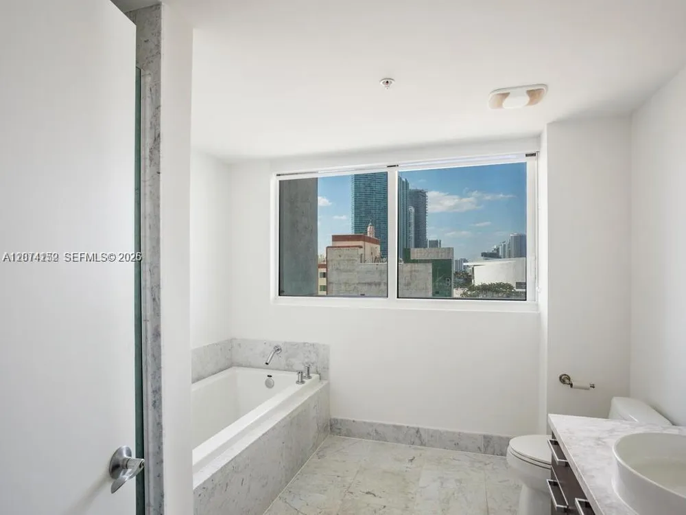 244 Biscayne Blvd #1002 Miami, FL 33132