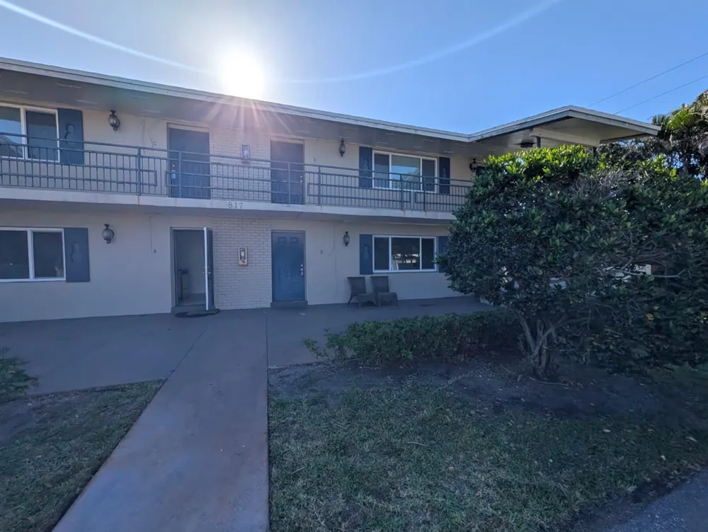 817 LIGHTHOUSE DRIVE #B North Palm Beach, FL 33408