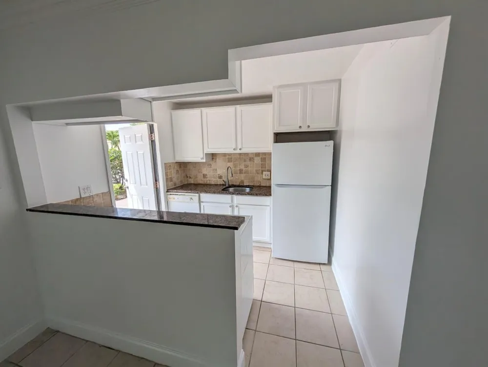 817 LIGHTHOUSE DRIVE #B North Palm Beach, FL 33408