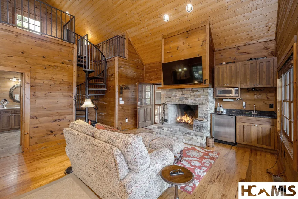134 Bonanza Drive Cullowhee, NC 28723
