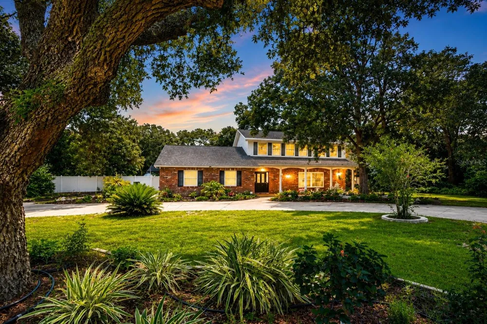 901 WOODVIEW DRIVE Brandon, FL 33511