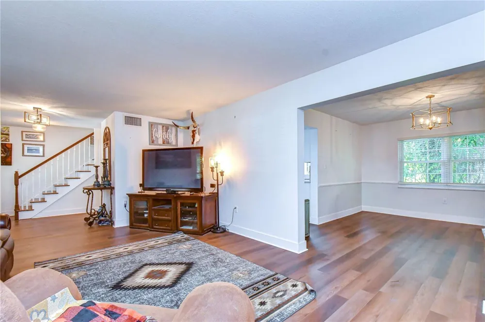 901 WOODVIEW DRIVE Brandon, FL 33511