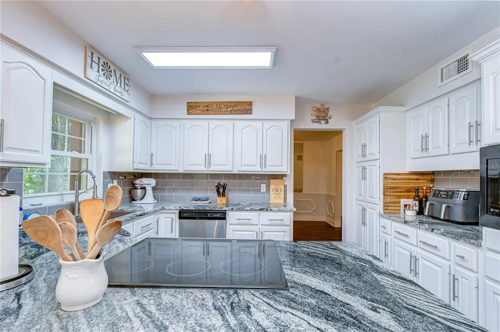 901 WOODVIEW DRIVE Brandon, FL 33511