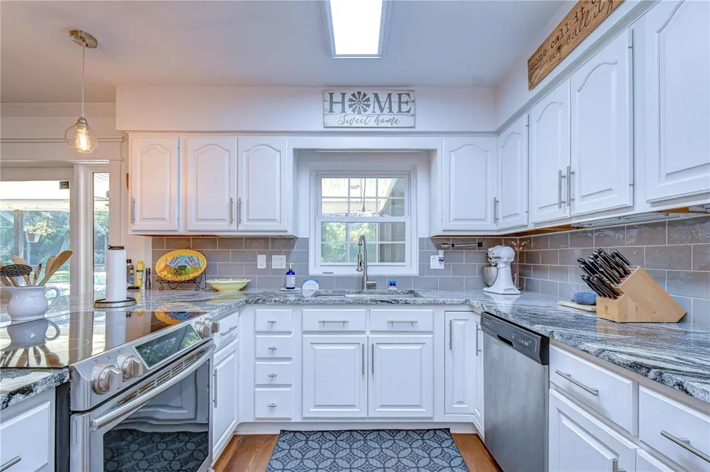 901 WOODVIEW DRIVE Brandon, FL 33511