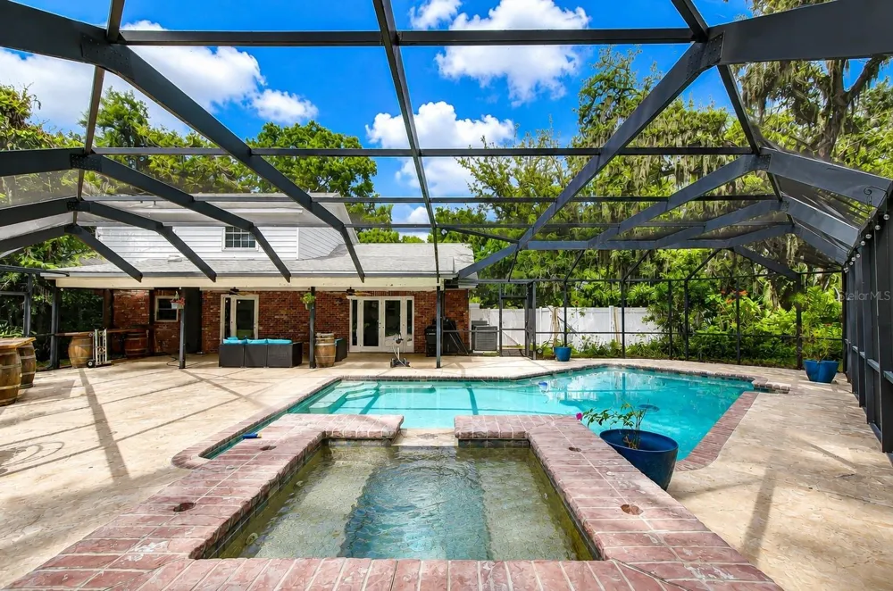 901 WOODVIEW DRIVE Brandon, FL 33511