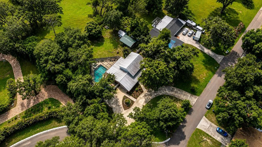 901 WOODVIEW DRIVE Brandon, FL 33511
