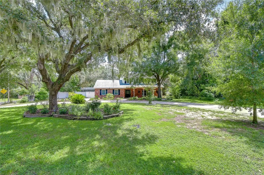 901 WOODVIEW DRIVE Brandon, FL 33511