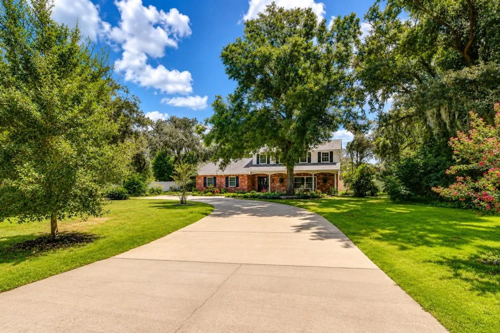 901 WOODVIEW DRIVE Brandon, FL 33511