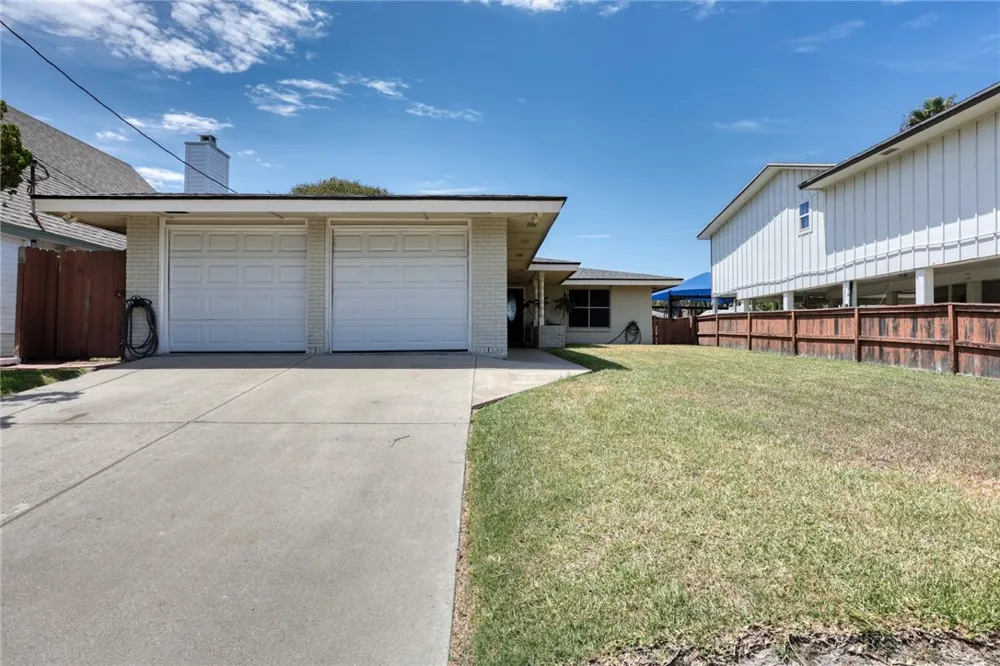 3230 Laguna Shores Corpus Christi, TX 78418