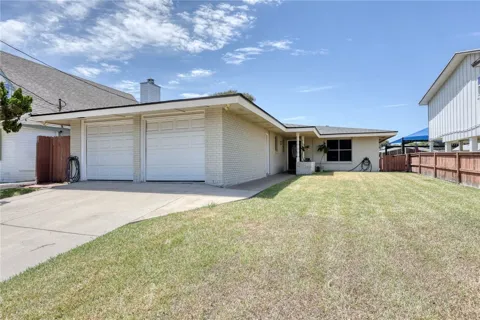 3230 Laguna Shores
