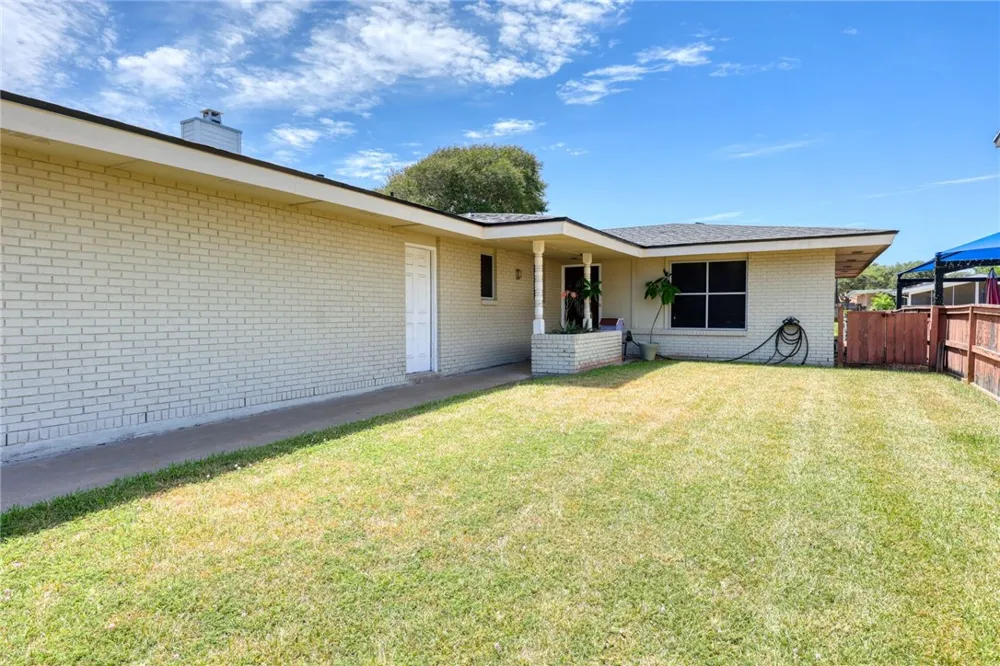 3230 Laguna Shores Corpus Christi, TX 78418