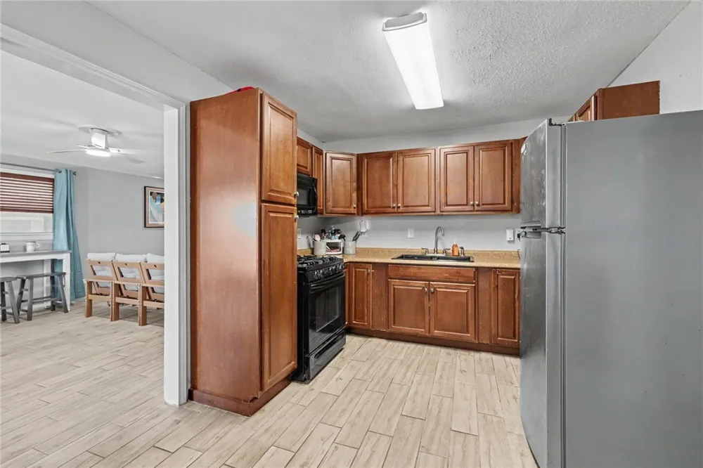 3230 Laguna Shores Corpus Christi, TX 78418