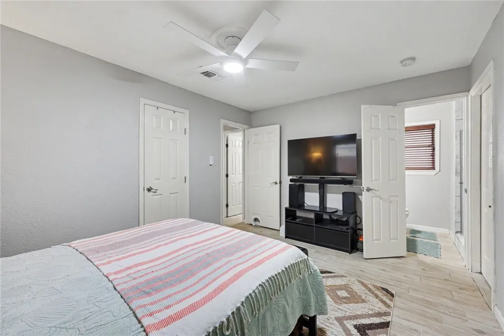 3230 Laguna Shores Corpus Christi, TX 78418