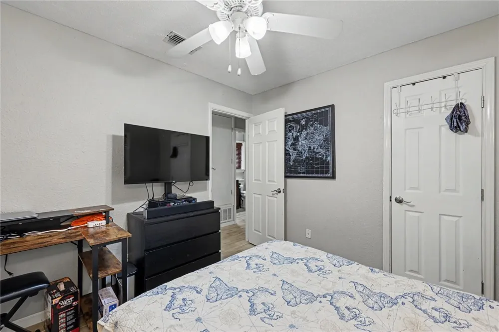 3230 Laguna Shores Corpus Christi, TX 78418