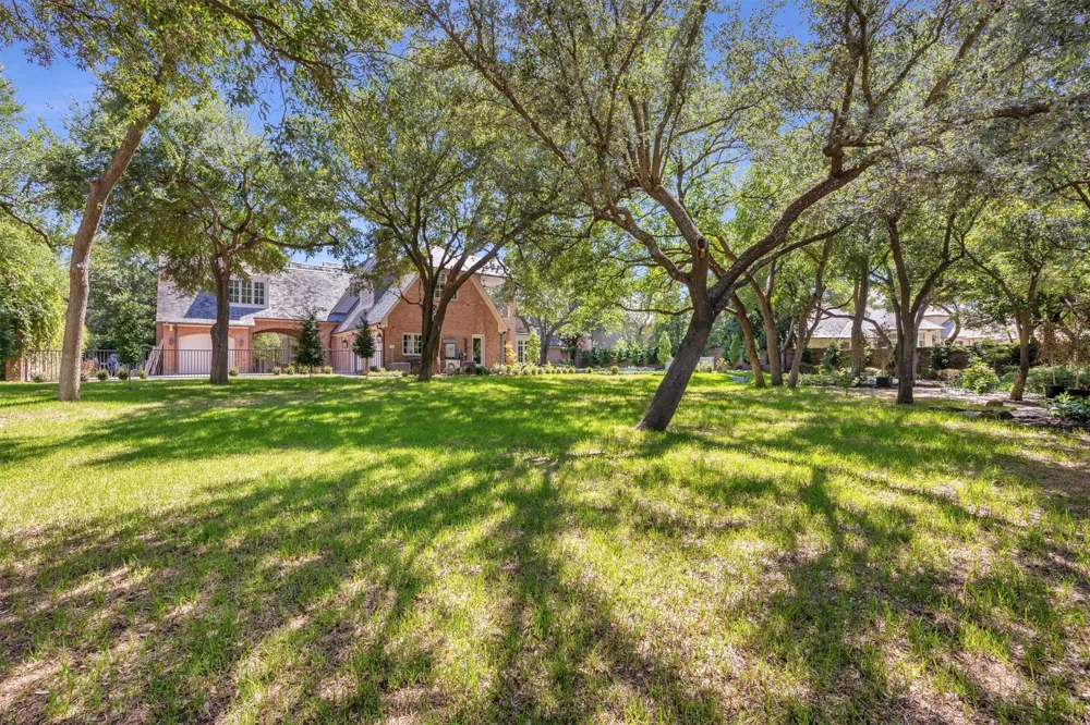31 Robledo Drive Dallas, TX 75230