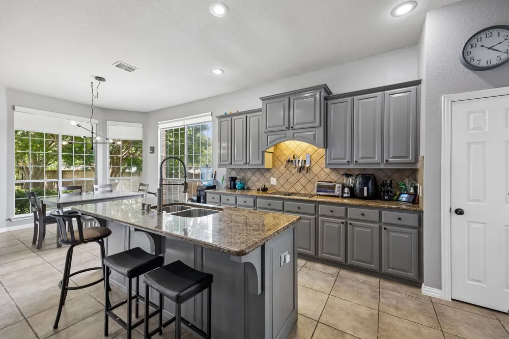 6211 Crestridge Lane Sachse, TX 75048
