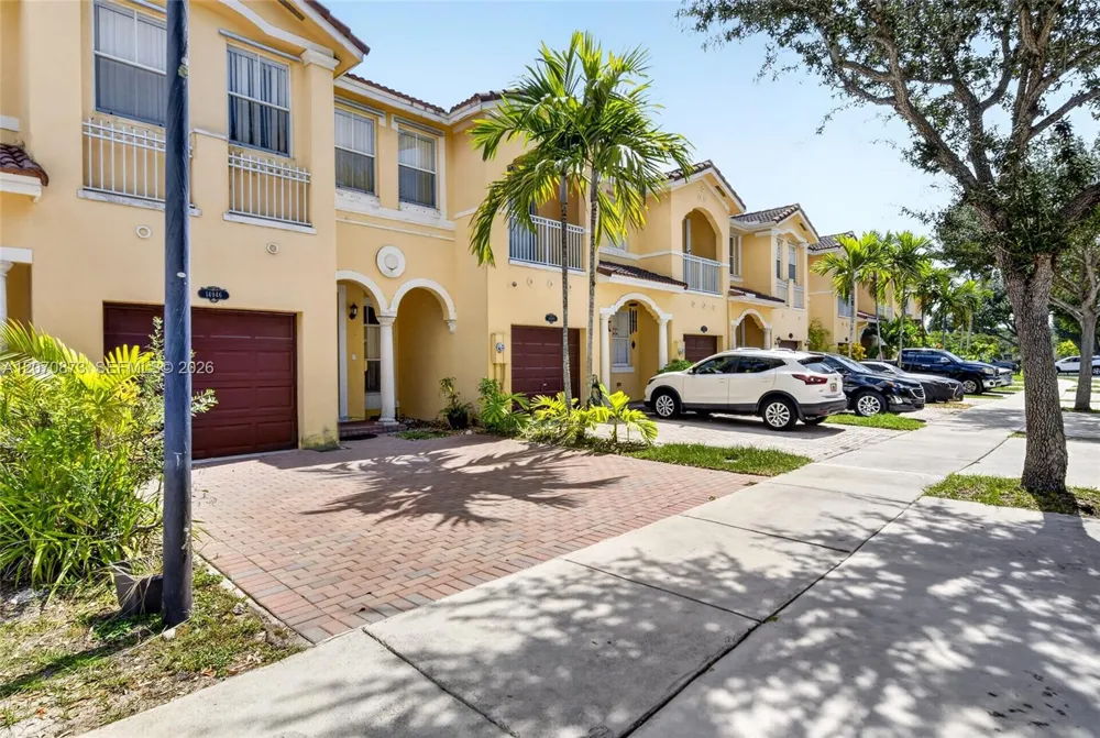 14946 SW 9th Way Miami, FL 33194