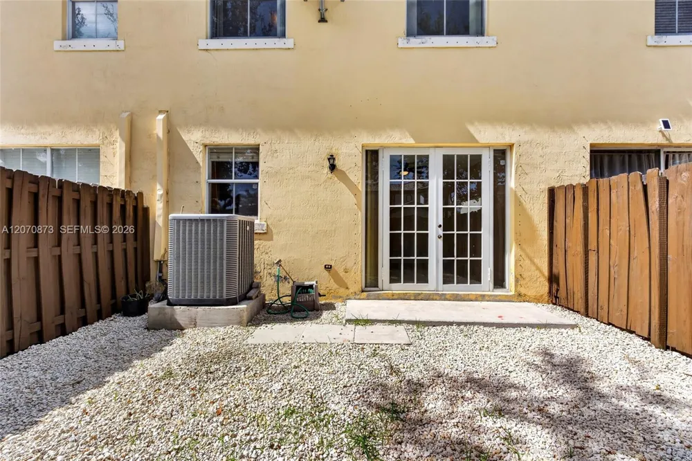 14946 SW 9th Way Miami, FL 33194