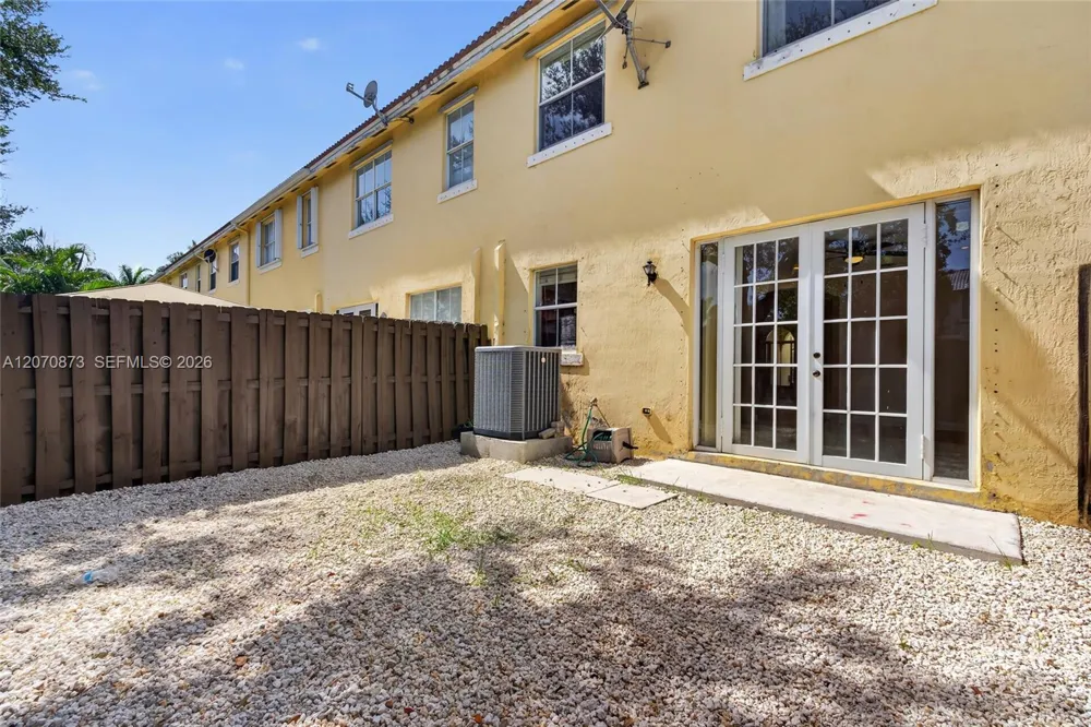 14946 SW 9th Way Miami, FL 33194
