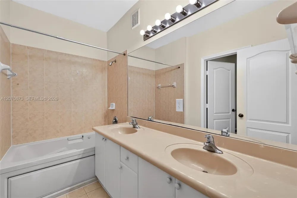 14946 SW 9th Way Miami, FL 33194