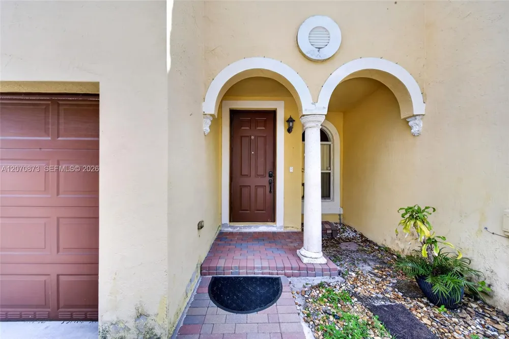 14946 SW 9th Way Miami, FL 33194