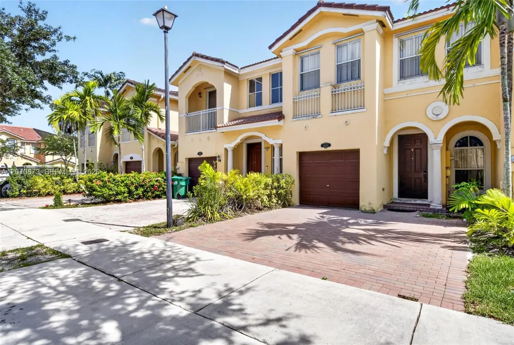 14946 SW 9th Way Miami, FL 33194