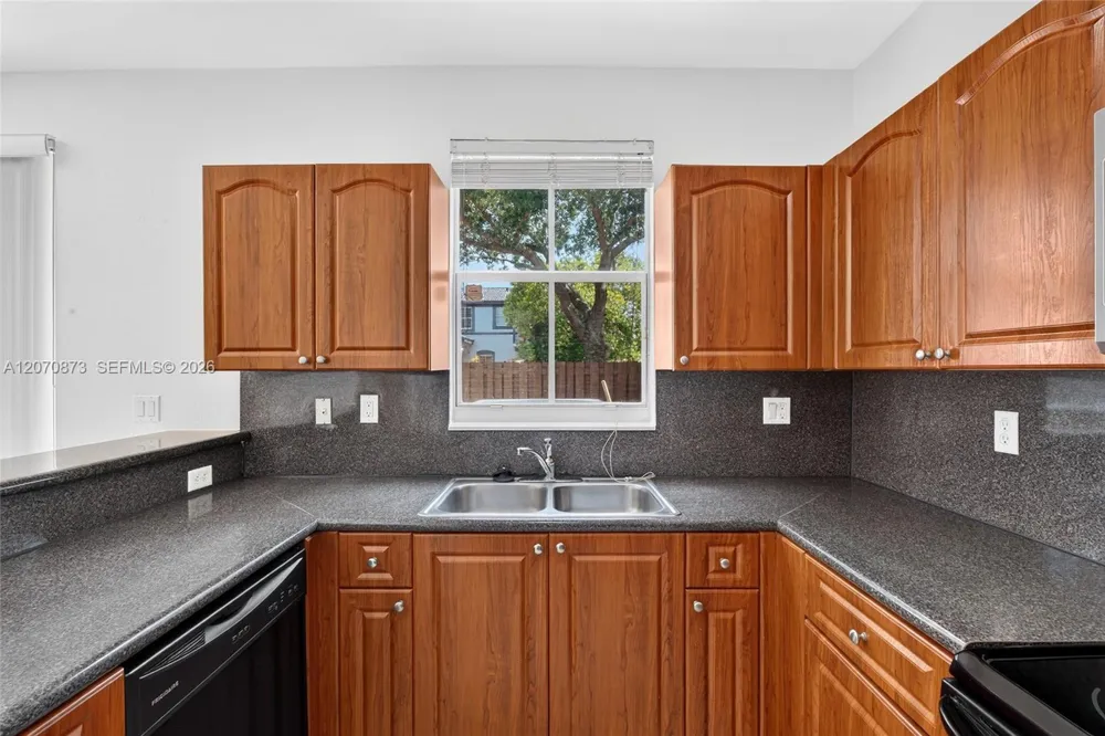14946 SW 9th Way Miami, FL 33194