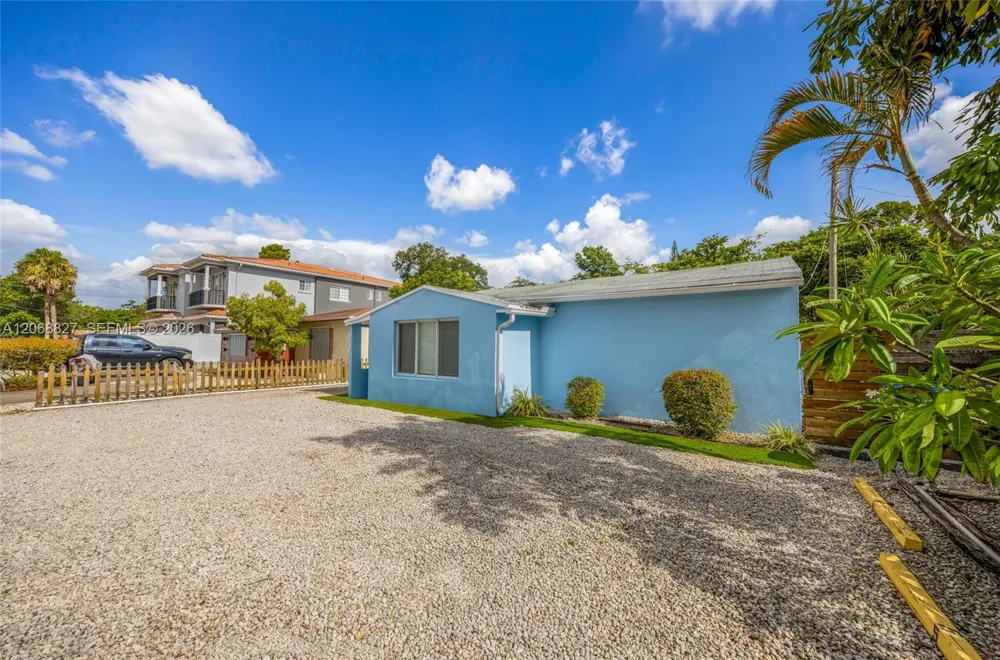 817 SW 12th St Fort Lauderdale, FL 33315