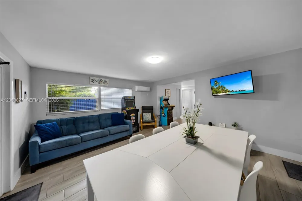 817 SW 12th St Fort Lauderdale, FL 33315