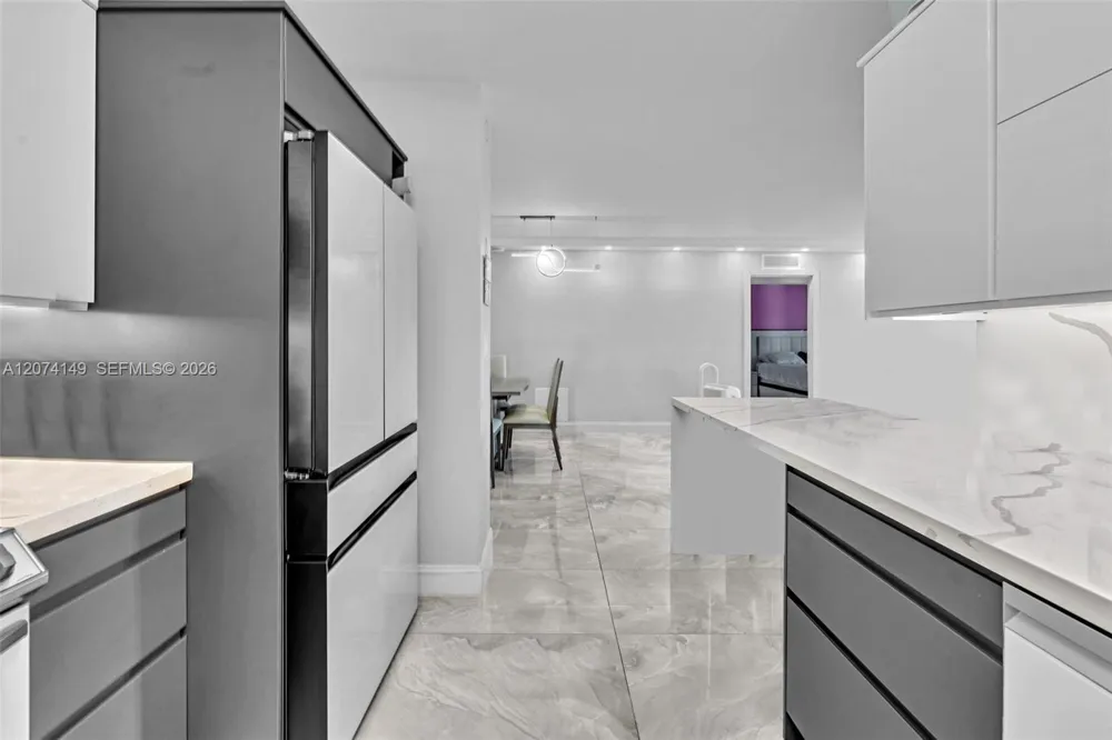 3530 Mystic Pointe Dr #411 Aventura, FL 33180
