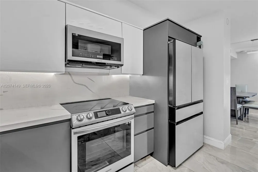 3530 Mystic Pointe Dr #411 Aventura, FL 33180