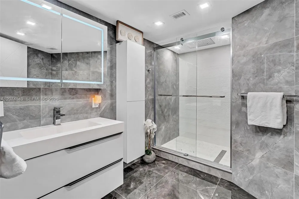 3530 Mystic Pointe Dr #411 Aventura, FL 33180