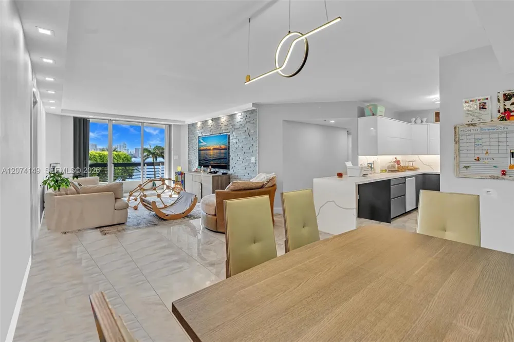 3530 Mystic Pointe Dr #411 Aventura, FL 33180