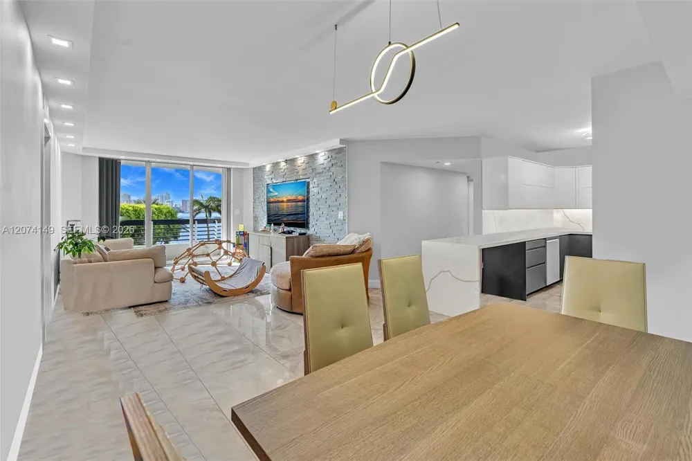 3530 Mystic Pointe Dr #411 Aventura, FL 33180