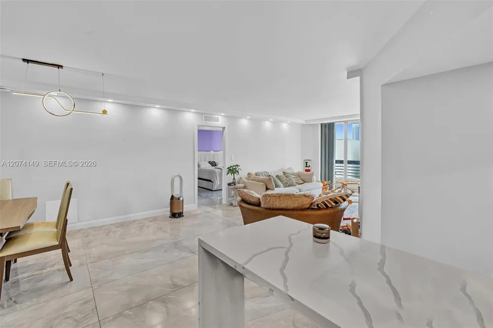 3530 Mystic Pointe Dr #411 Aventura, FL 33180