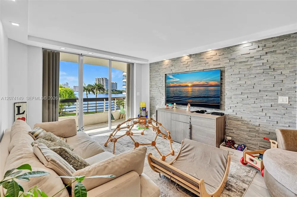 3530 Mystic Pointe Dr #411 Aventura, FL 33180