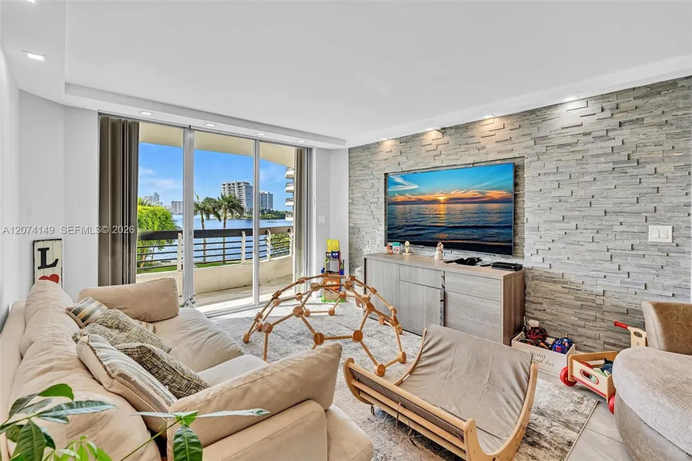 3530 Mystic Pointe Dr #411 Aventura, FL 33180