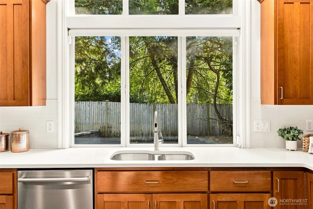3039 92nd Place NE Clyde Hill, WA 98004