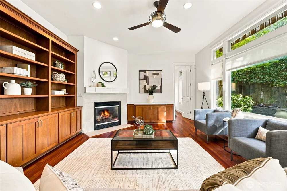 3039 92nd Place NE Clyde Hill, WA 98004