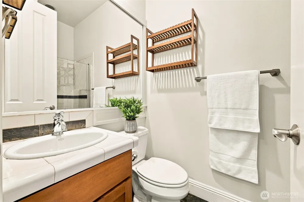 3039 92nd Place NE Clyde Hill, WA 98004