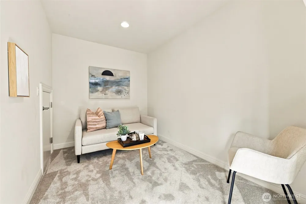 3039 92nd Place NE Clyde Hill, WA 98004