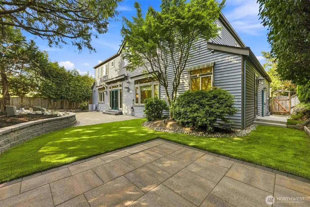 3039 92nd Place NE Clyde Hill, WA 98004