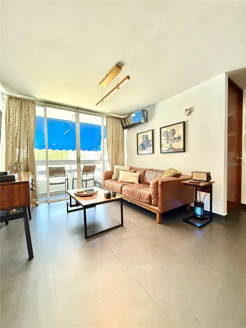 253 CALLE CANALS #305