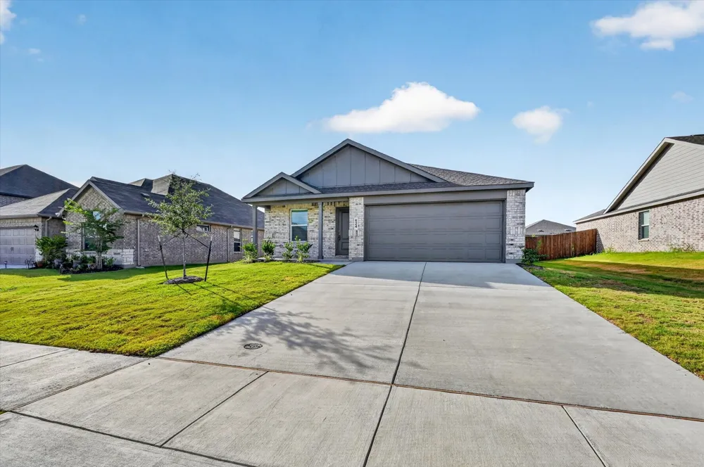 624 W Criner Street Grandview, TX 76050