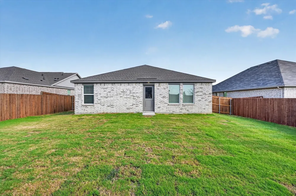 624 W Criner Street Grandview, TX 76050
