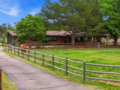 400 Ridgewood Court